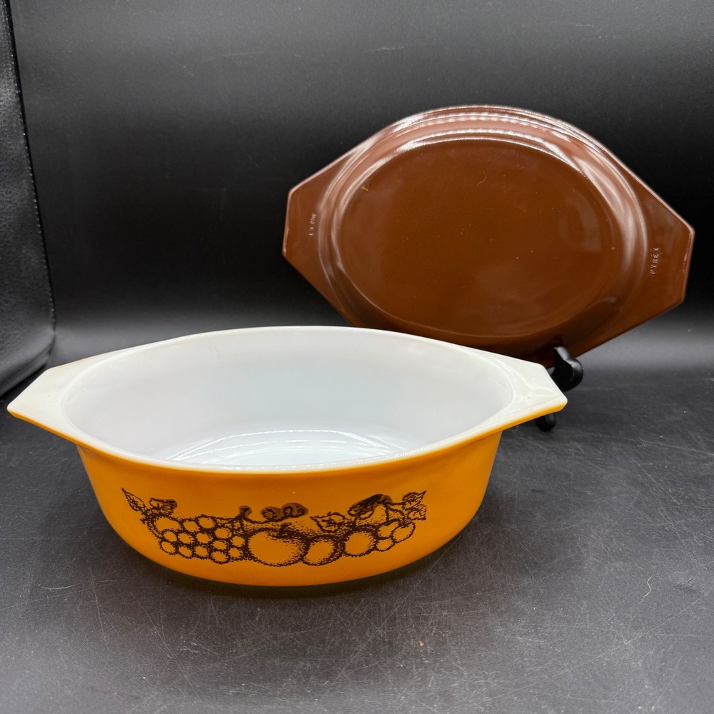 Vintage Pyrex Old Orchard Casserole Dish 1.5qt Orange Brown Fruit Tan EUC